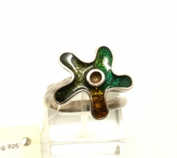 01-04-0047GREEN_qhoblayw.jpg